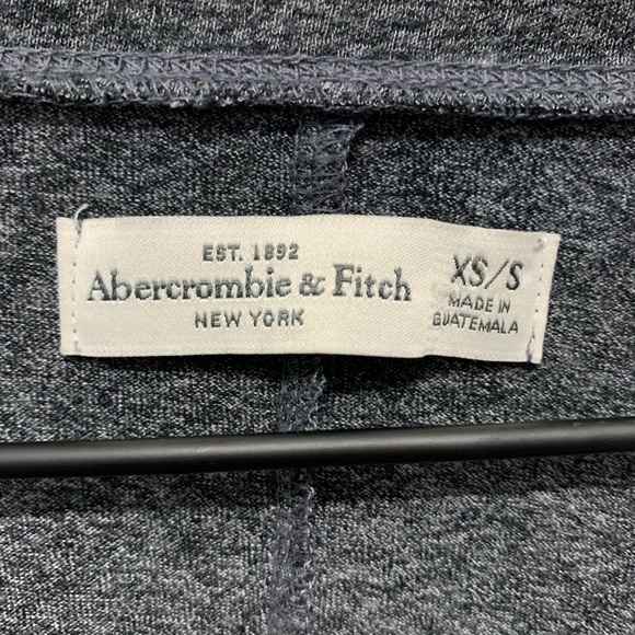 Abercrombie & Fitch Gray Long Sleeve Tee Size XS - Picture 3 of 4